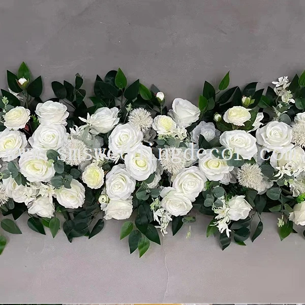 결혼식 피로연 테이블을 위한 꽃꽂이