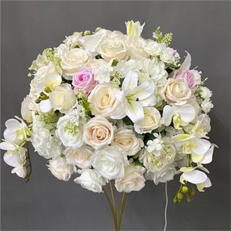 아름다운 테이블 꽃꽂이